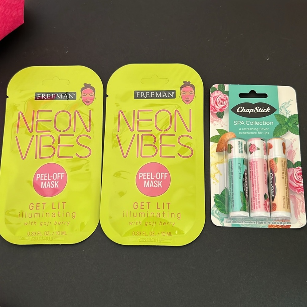 Thirty one bag with 2 peel- off masks, headband and 3 chapstick - Picture 2 of 10